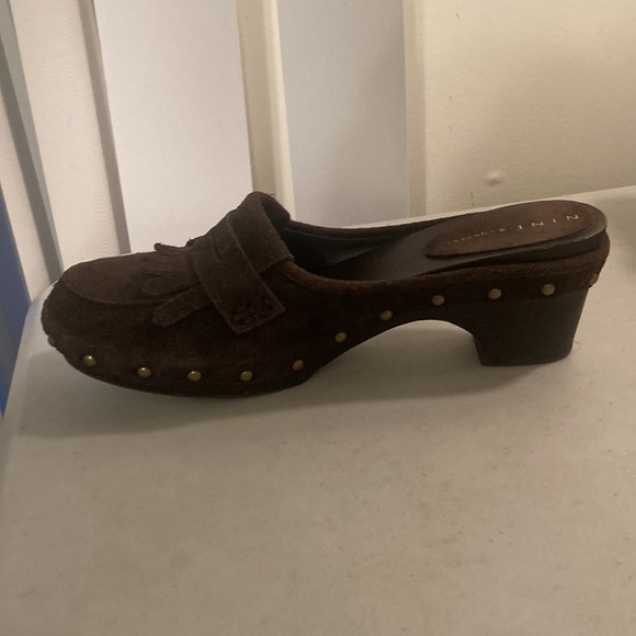NINE & Company Y2K Brown Suede Clog Sandals W/Metal Rivets & Front Fringe Sz 9.5 - Picture 6 of 10